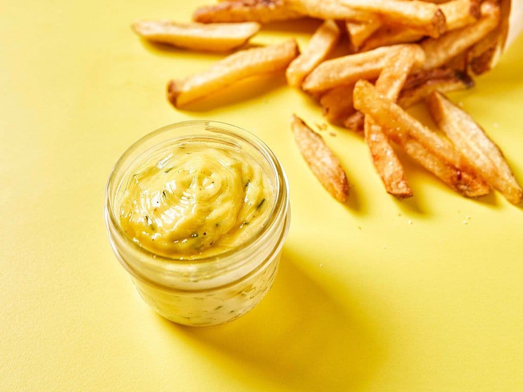 GARLIC & CHIVE MAYO