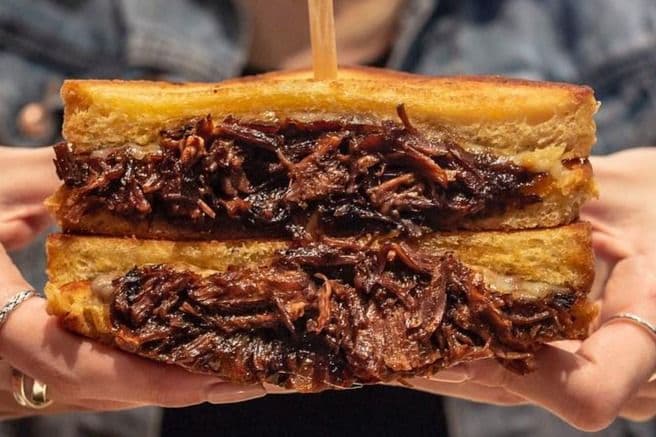 ''Grilled Cheese'' au boeuf effilochés BBQ // BBQ Shortrib Grilled Cheese