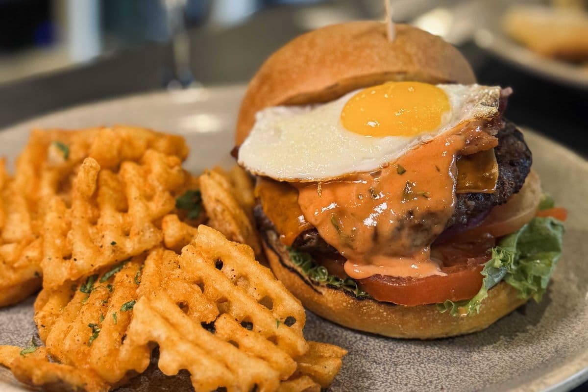 BURGER EGGSPECTATION