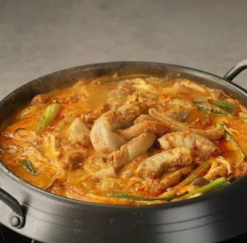 Small Intestine Hot Pot (곱창전골)