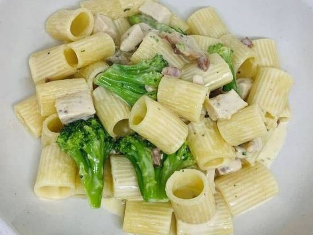 Rigatoni au poulet carbonara / chicken carbonara