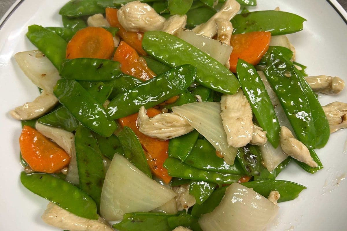 R16 Snow Peas with White Chicken Slices