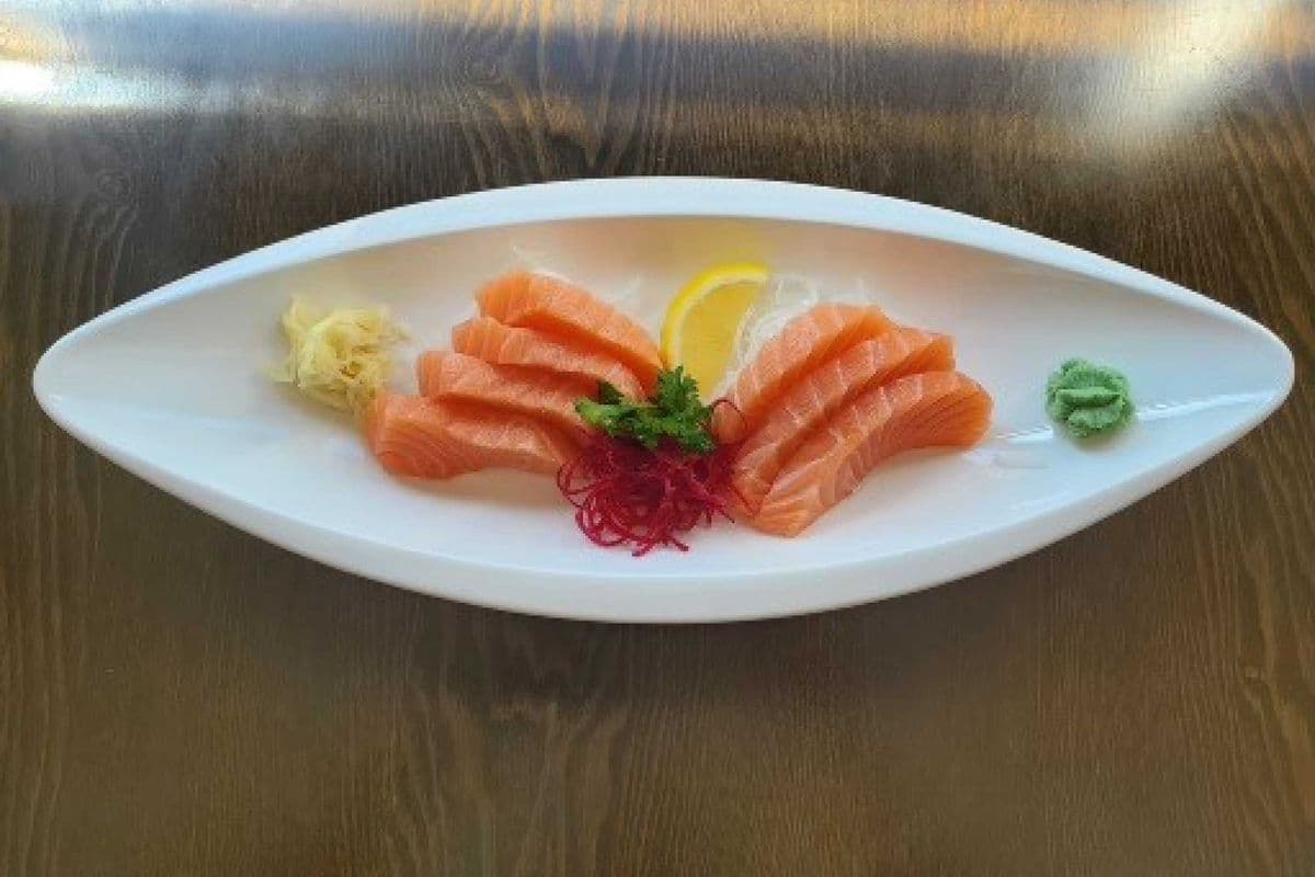 Salmon Sashimi (7 pcs)