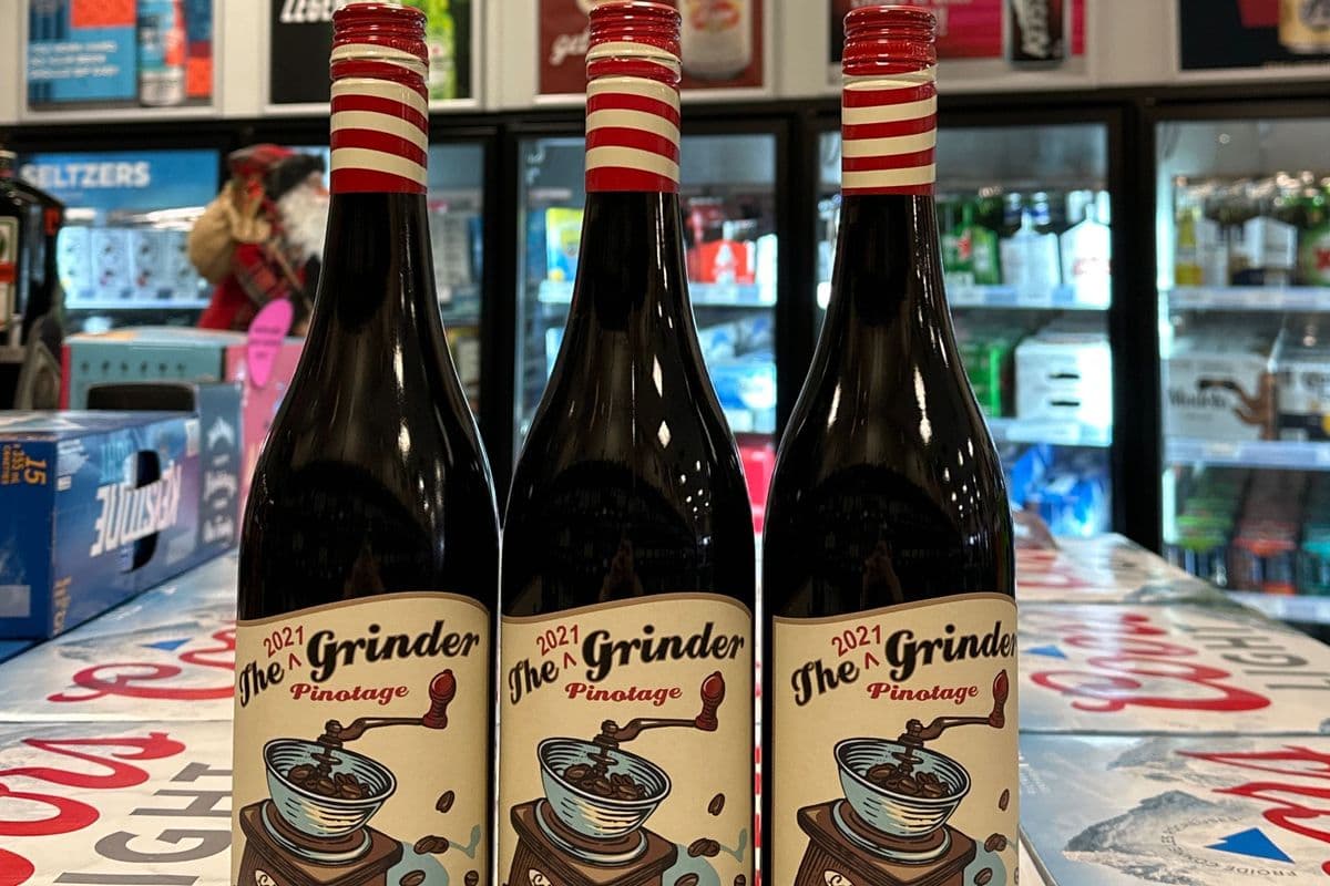 THE GRINDER PINOTAGE (1 x 750 mL)