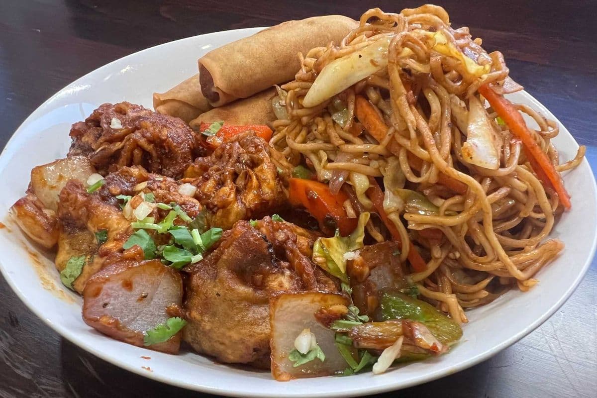 CHICKEN MOMO NOODLE COMBO
