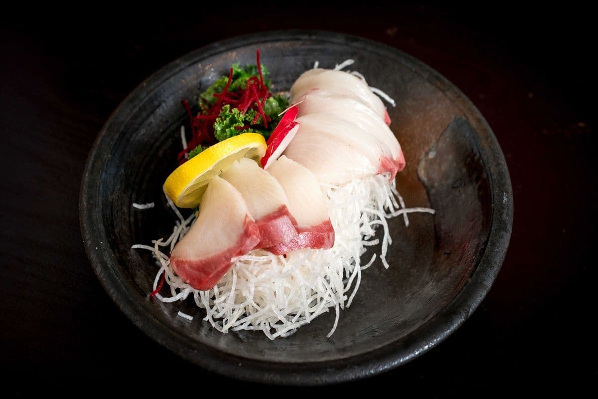 Hamachi Sashimi (6 pcs)