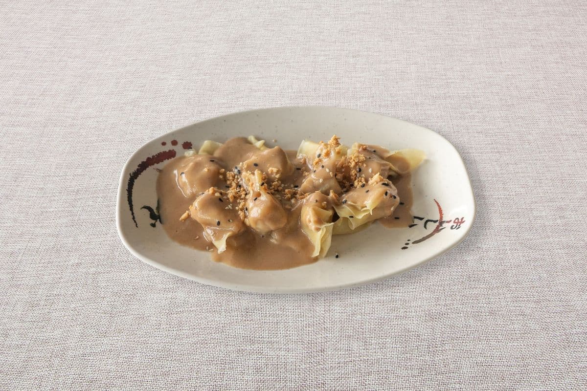 8. Raviolis au poulet à la sauce à la beurre d'arachide / Chicken Raviolis with Peanut Butter Sauce