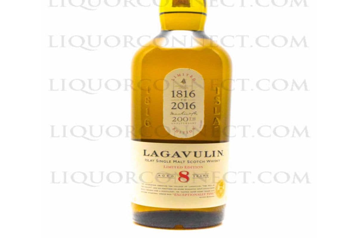 LAGAVULIN ISLAY SINGLE MAT WHISKY AGED 8 YEARS (1 x 750 ML)