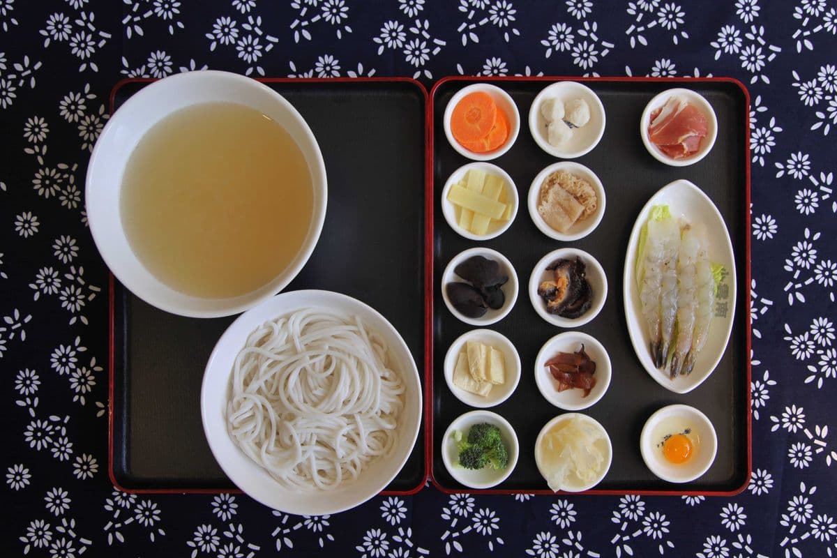 A3. Seafood and Mushroom Crossing the Bridge Rice Noodle Soup