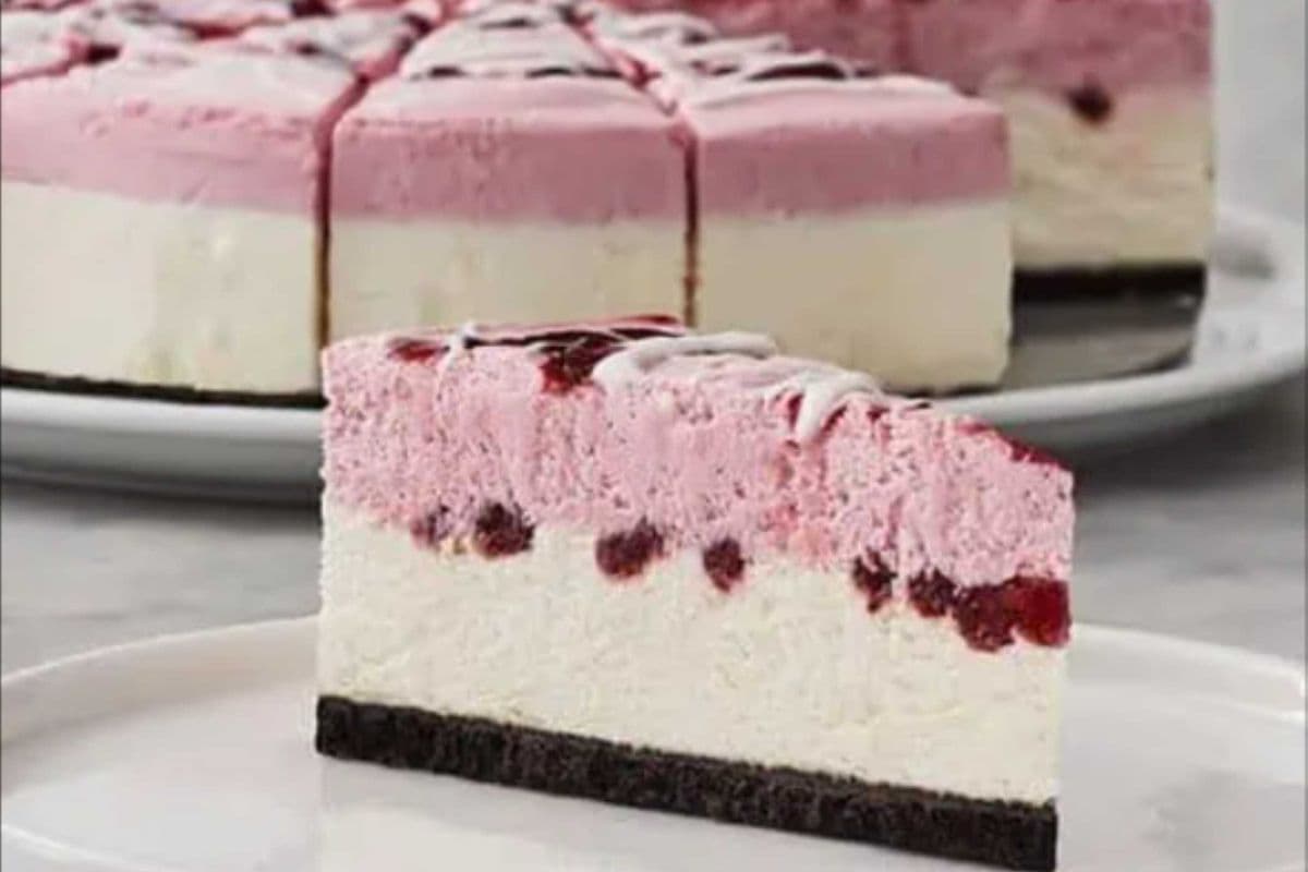 Gâteau fromage Mousse à la framboise / Slice of Raspberry Cheesecake