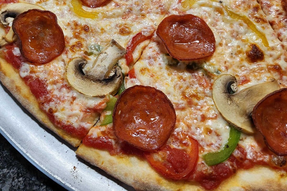 Toute Garnie pizza 16"