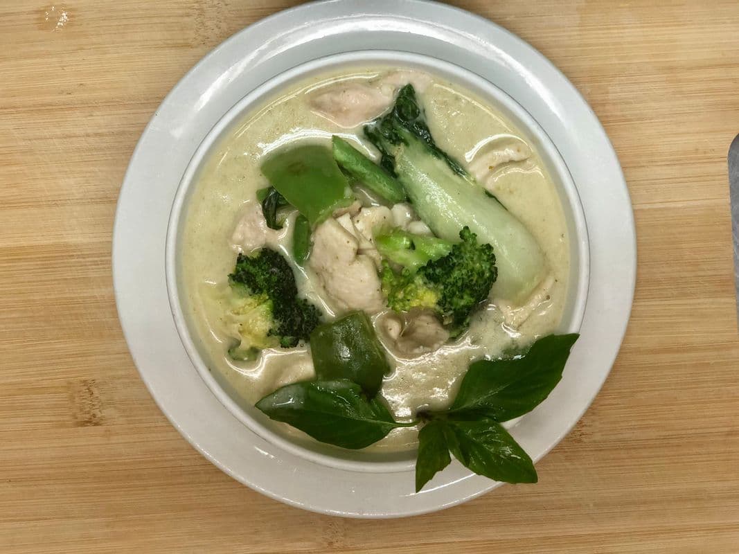 T4. Thai Green Curry Served with Rice