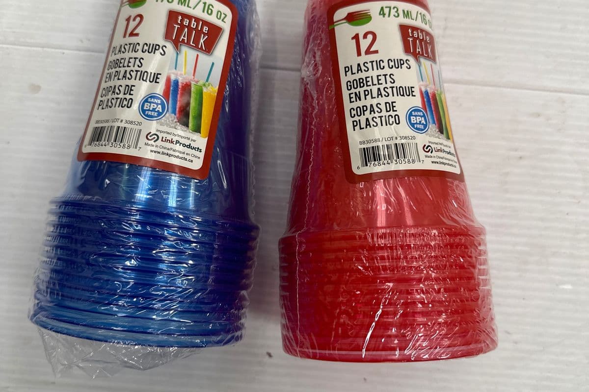 12 Plastic Cups (473 ml)