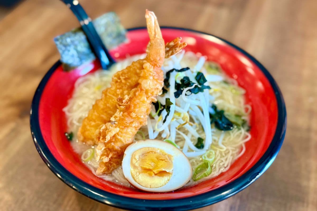 Soupe de Nouilles Miso ( 2 mcx crevette tempura et 1 demi-oeuf braisé ) / Miso Noodles Soup