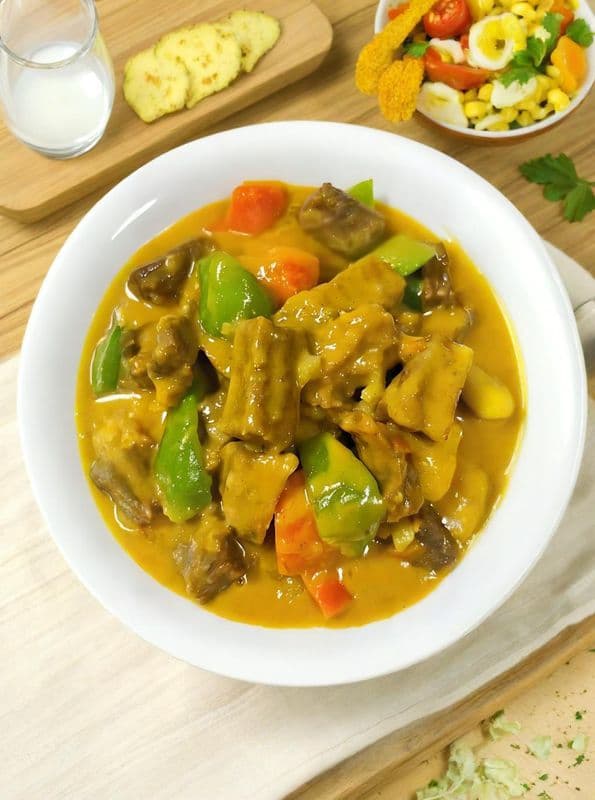 Curry Beef Brisket with Bell Peppers and Onion / 咖喱牛坑腩