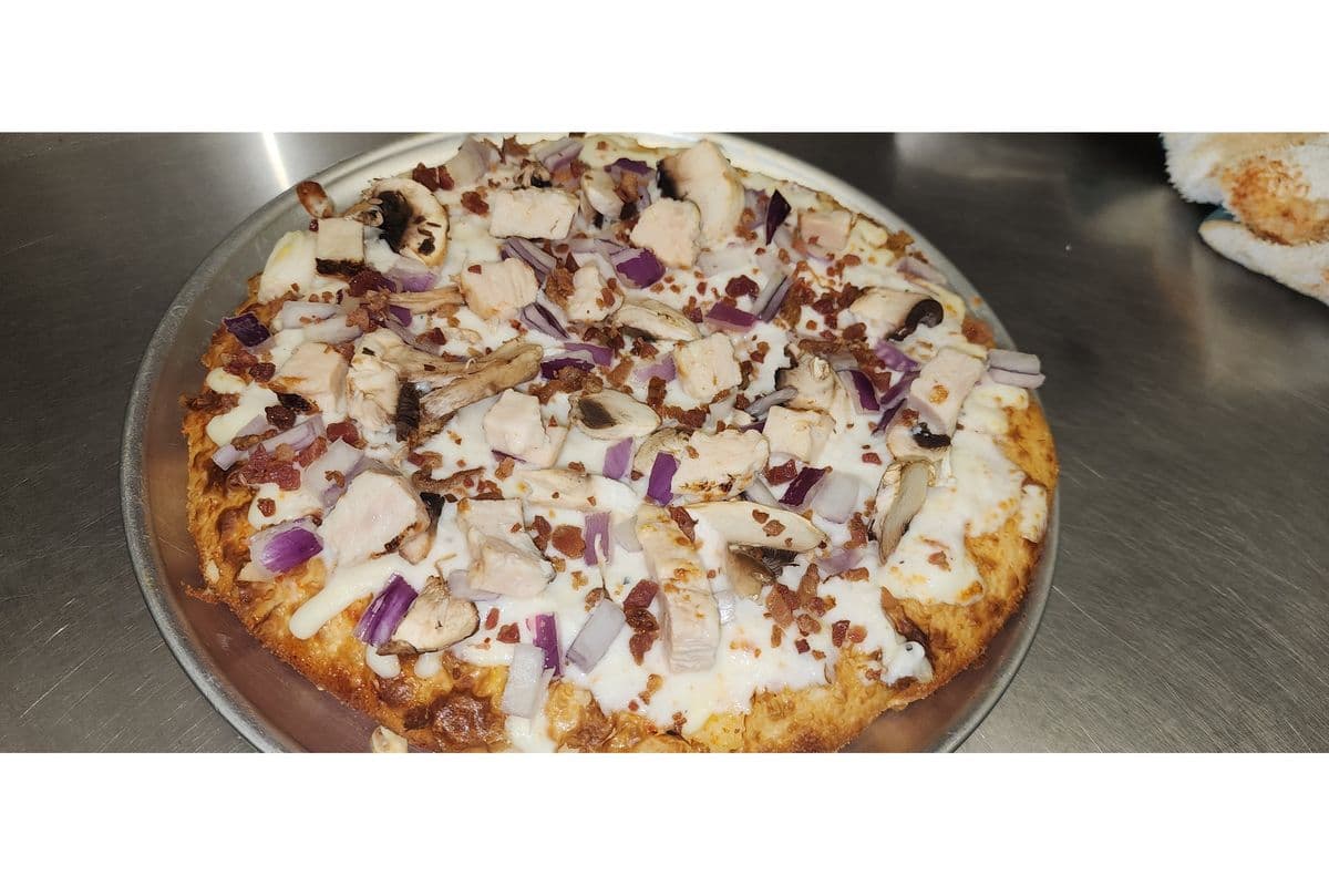 14" Chicken Alfredo Pizza