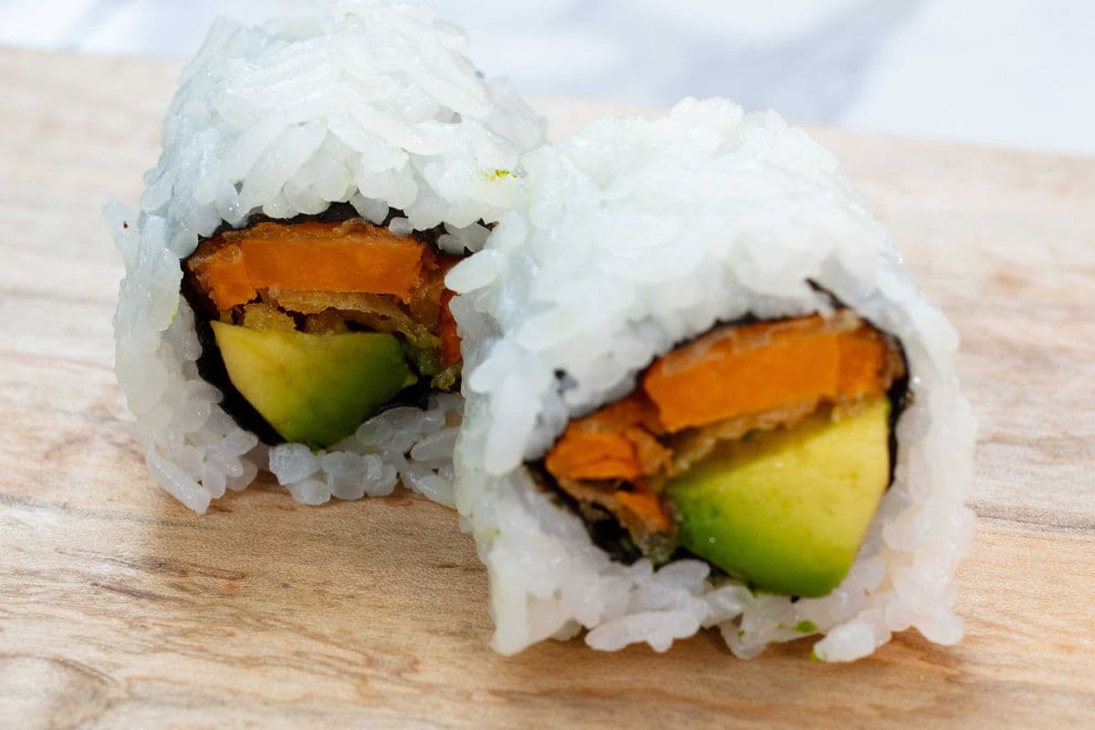 Yam and Avocado Rolls (6 pcs)
