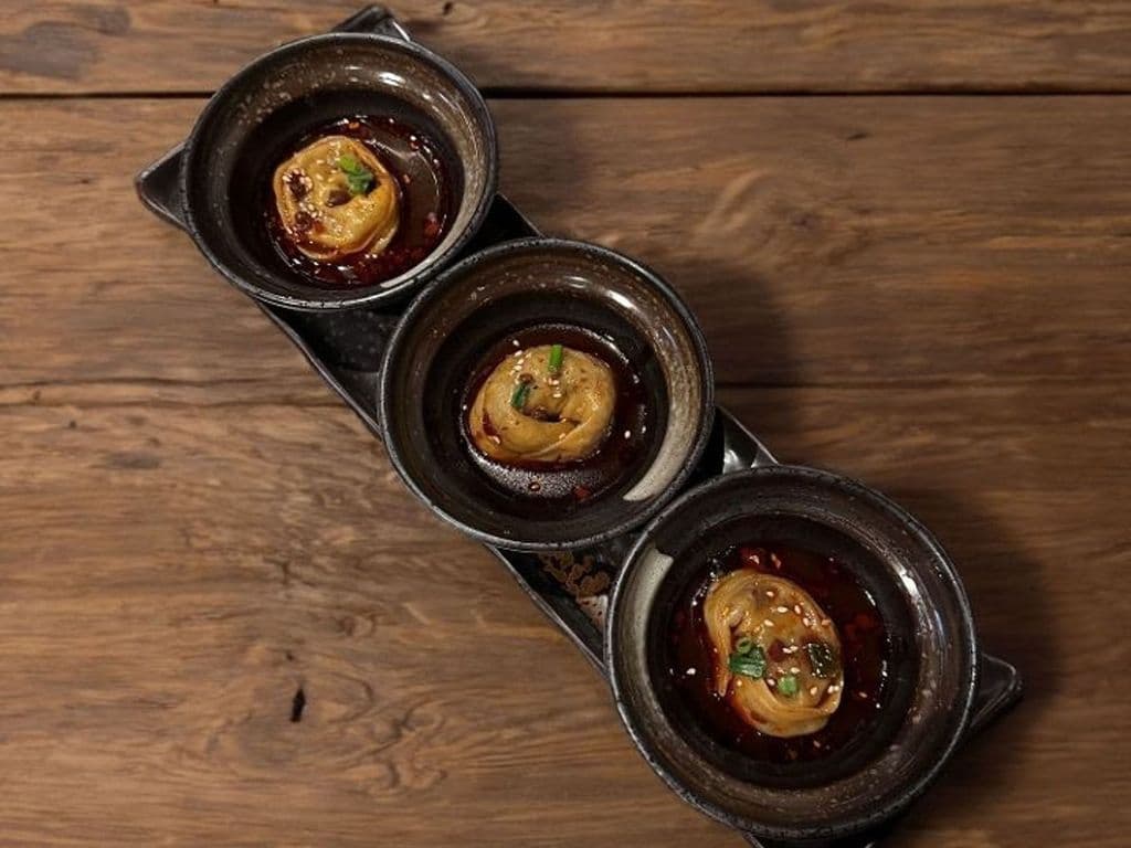 Hot Pot Momos (5 pcs)