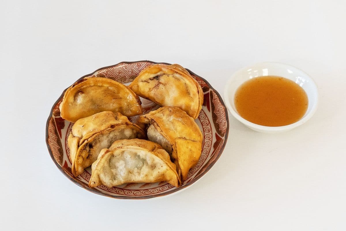 Fried Pork Dumplings (8 pcs) 菜豬肉鍋貼
