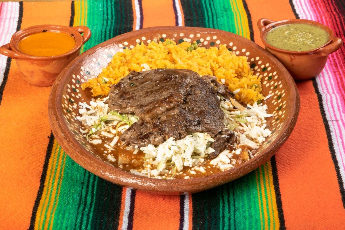 Enchiladas au steak et à la sauce verte / Steak Enchiladas with Green Sauce