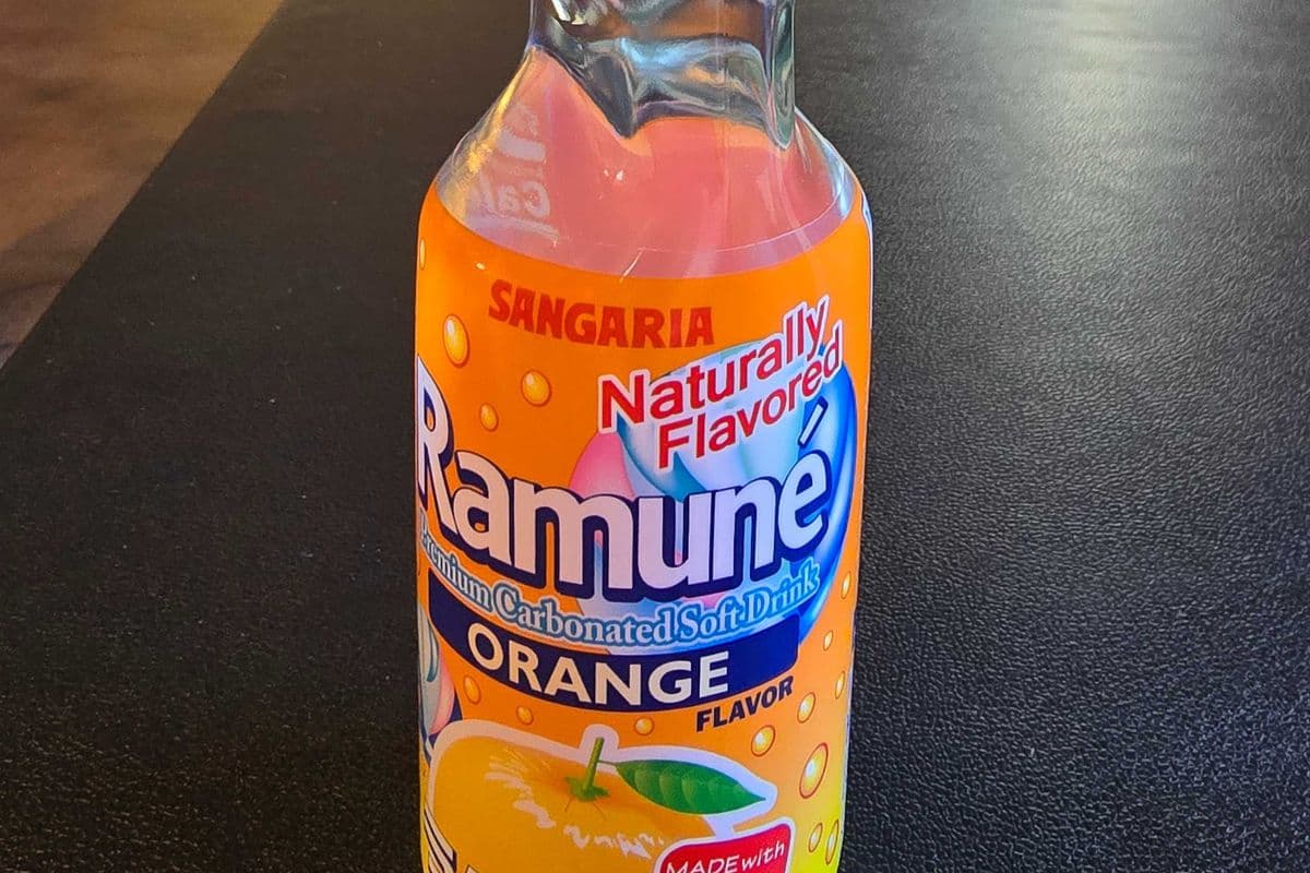 Japanese soft drink(Ramune orange) (110 Cal)