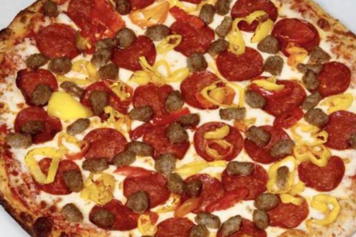 Small Reginos Spicy Deluxe