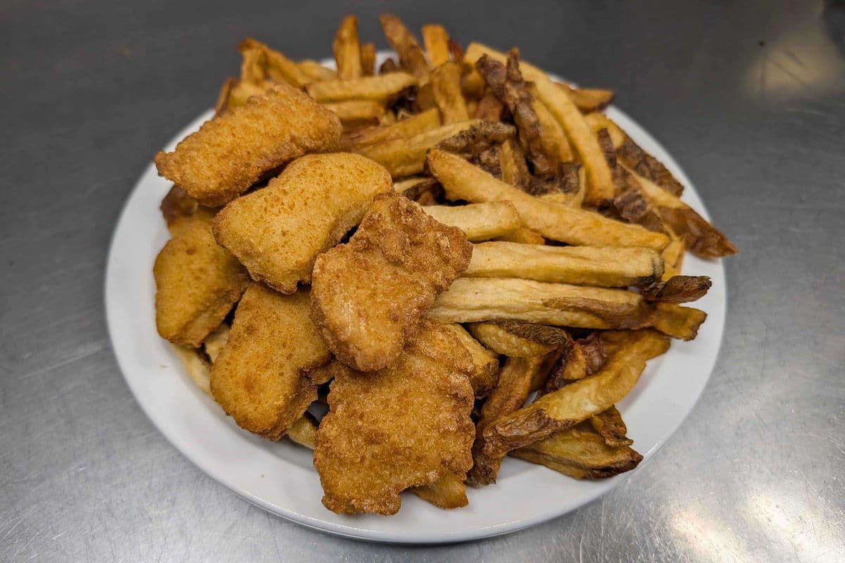 Chicken Nuggets (6 pcs) and Fries