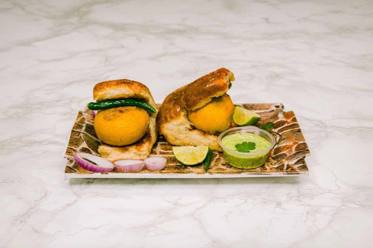 Vada Pav (Two Pieces)
