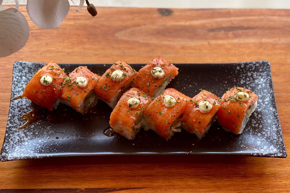 19. Cream Cheese Salmon (8 pcs)