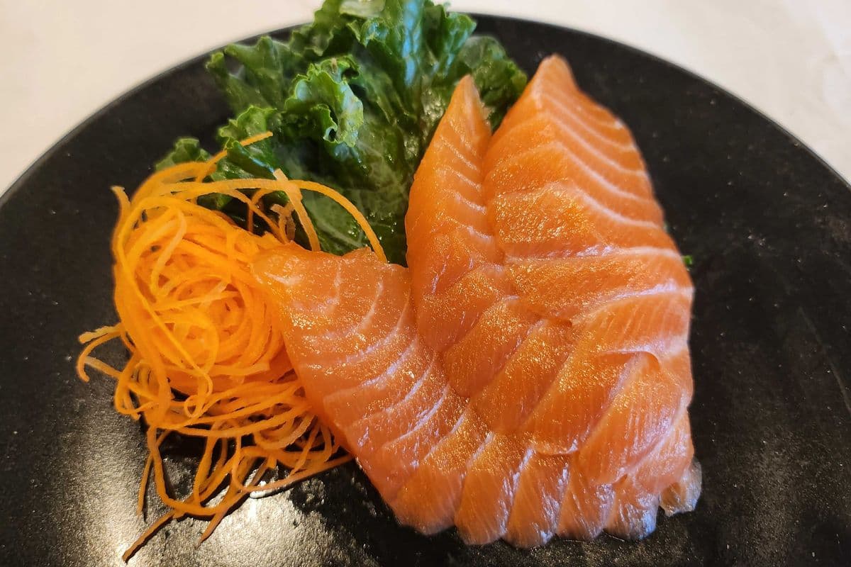 Salmon Sashimi (3 pcs)