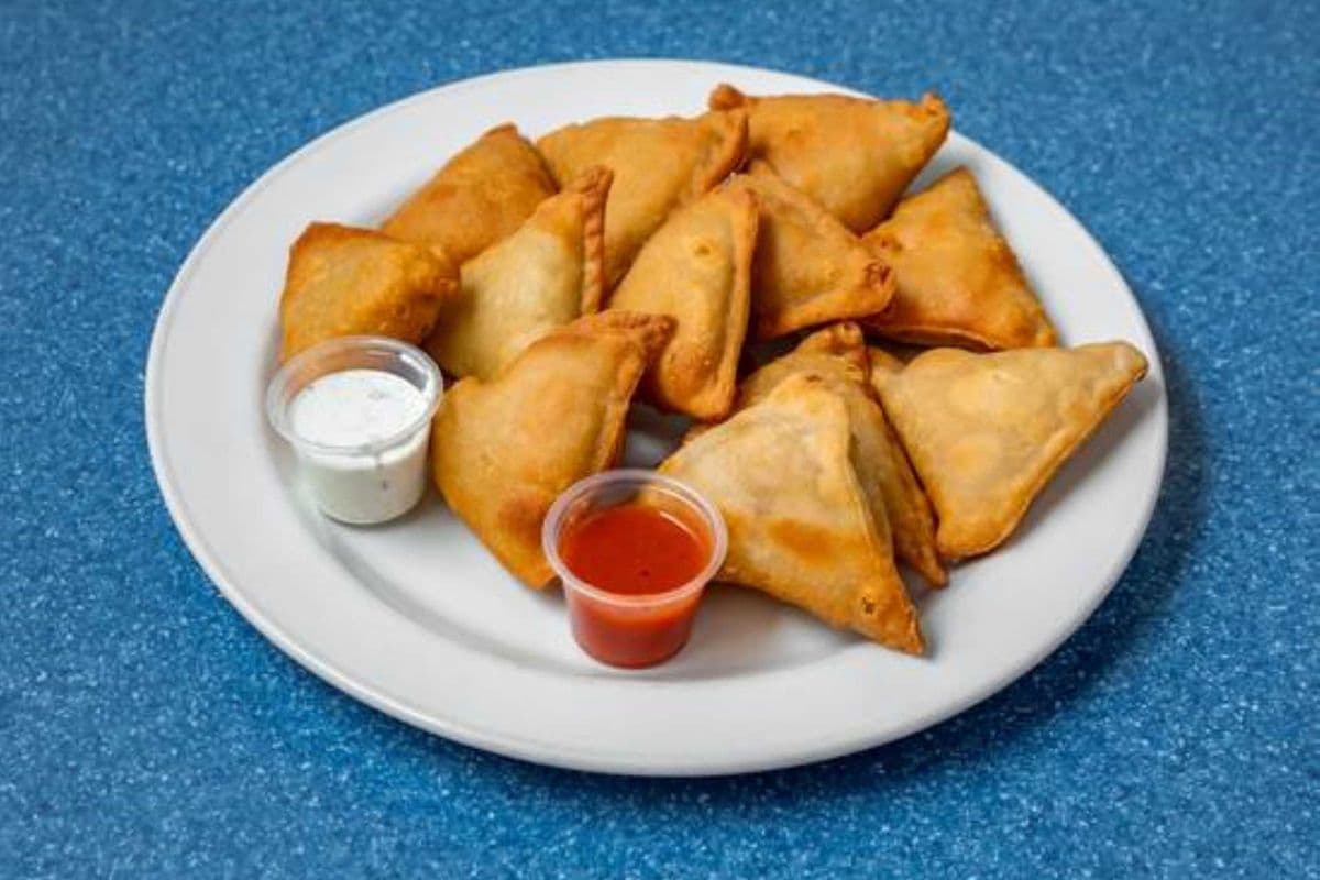 Veggie Samosa 12 pcs (potato and peas )