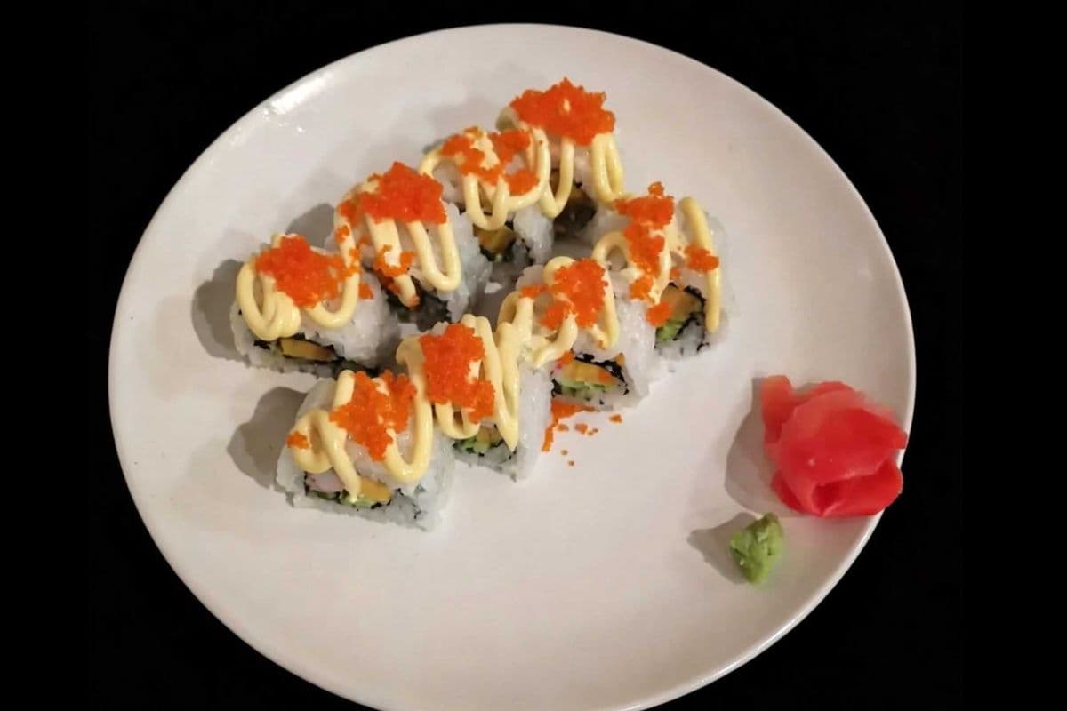D6.Tamago California inside-out Rolls (8 pieces )
