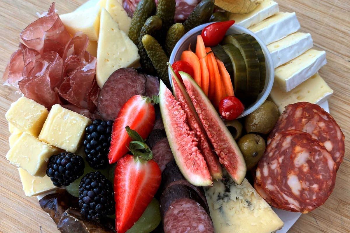 Medium - The Perfect Picnic Graze