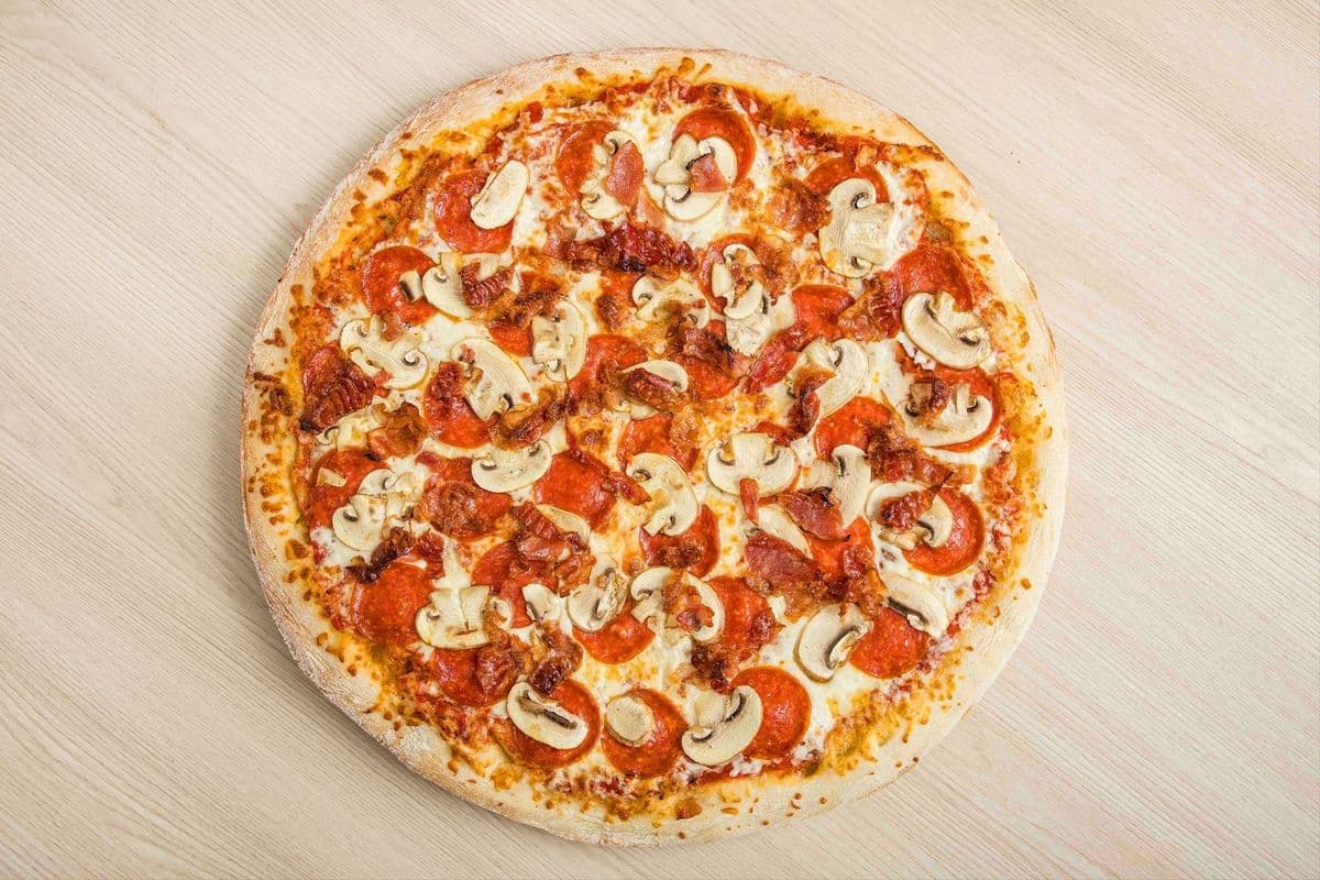 21" X-Large Pizza Canadian Specialty