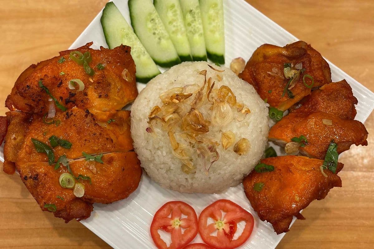 15. Xôi Gà Xối Mỡ (Sticky Rice With Chicken)