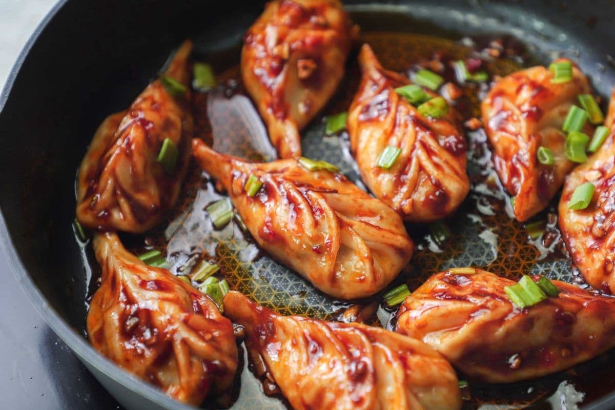 Szechuan Chicken Momos (Fried)
