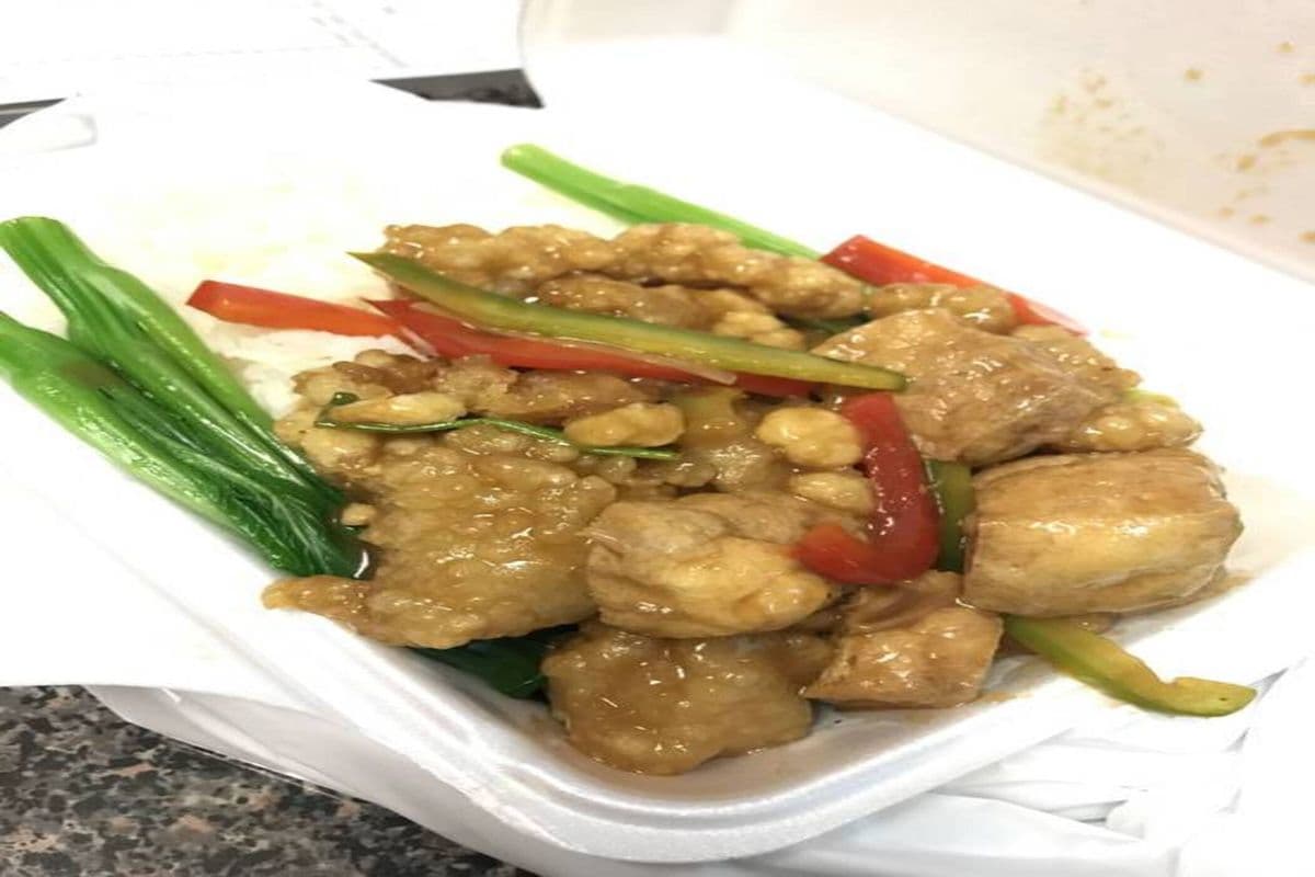 E8. Fish Fillet and Vegetable on Rice 时菜斑腩饭