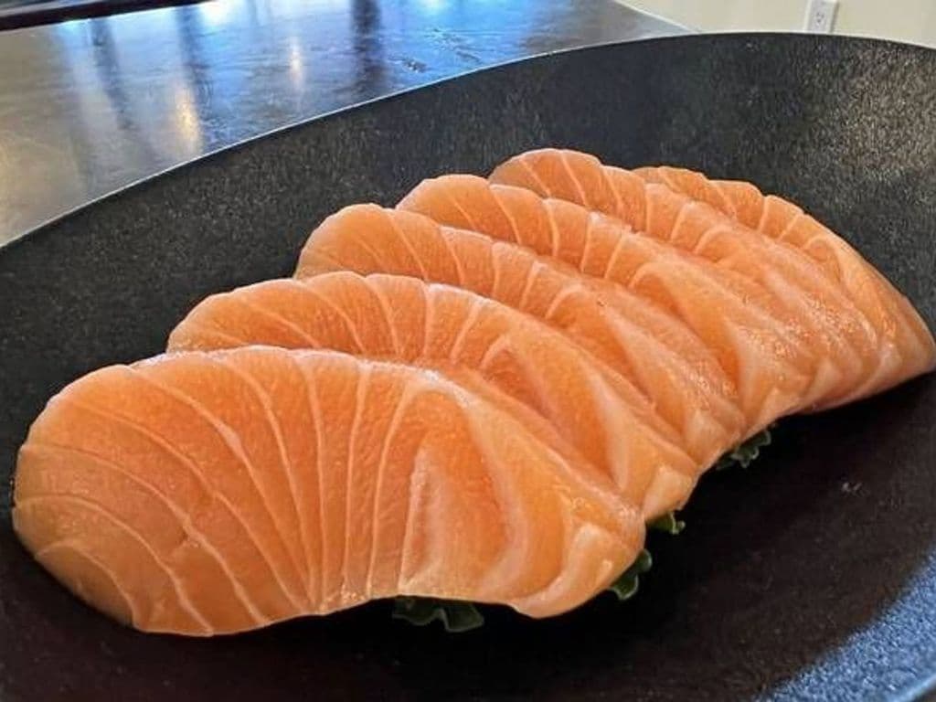 Half Salmon Sashimi (4pcs)