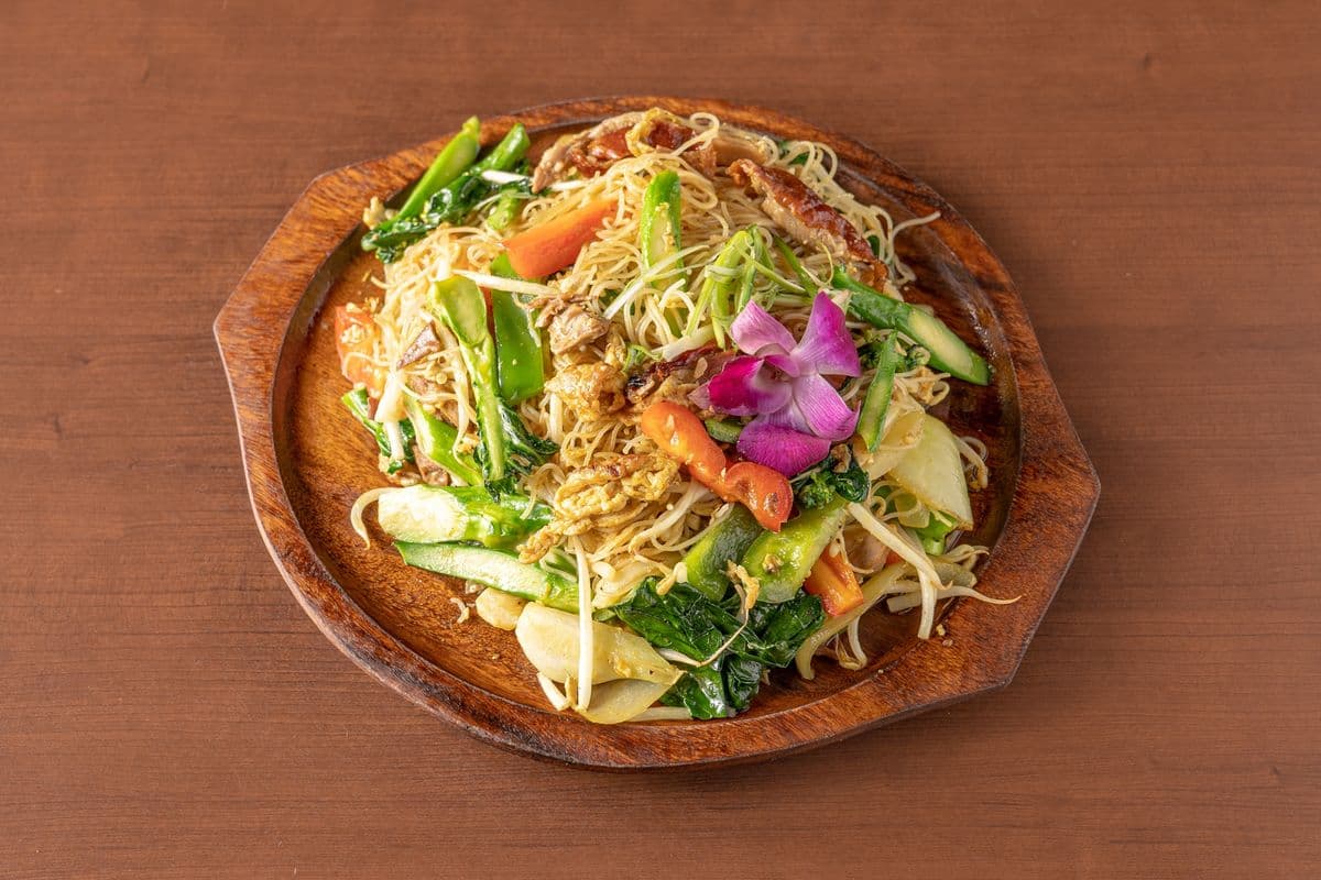 Nouilles Singapour (vermicelles) sautées au canard laqué
