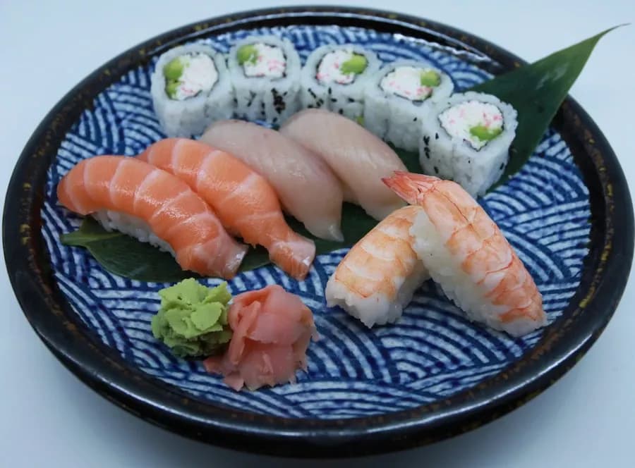 Sushi combo (11pcs)