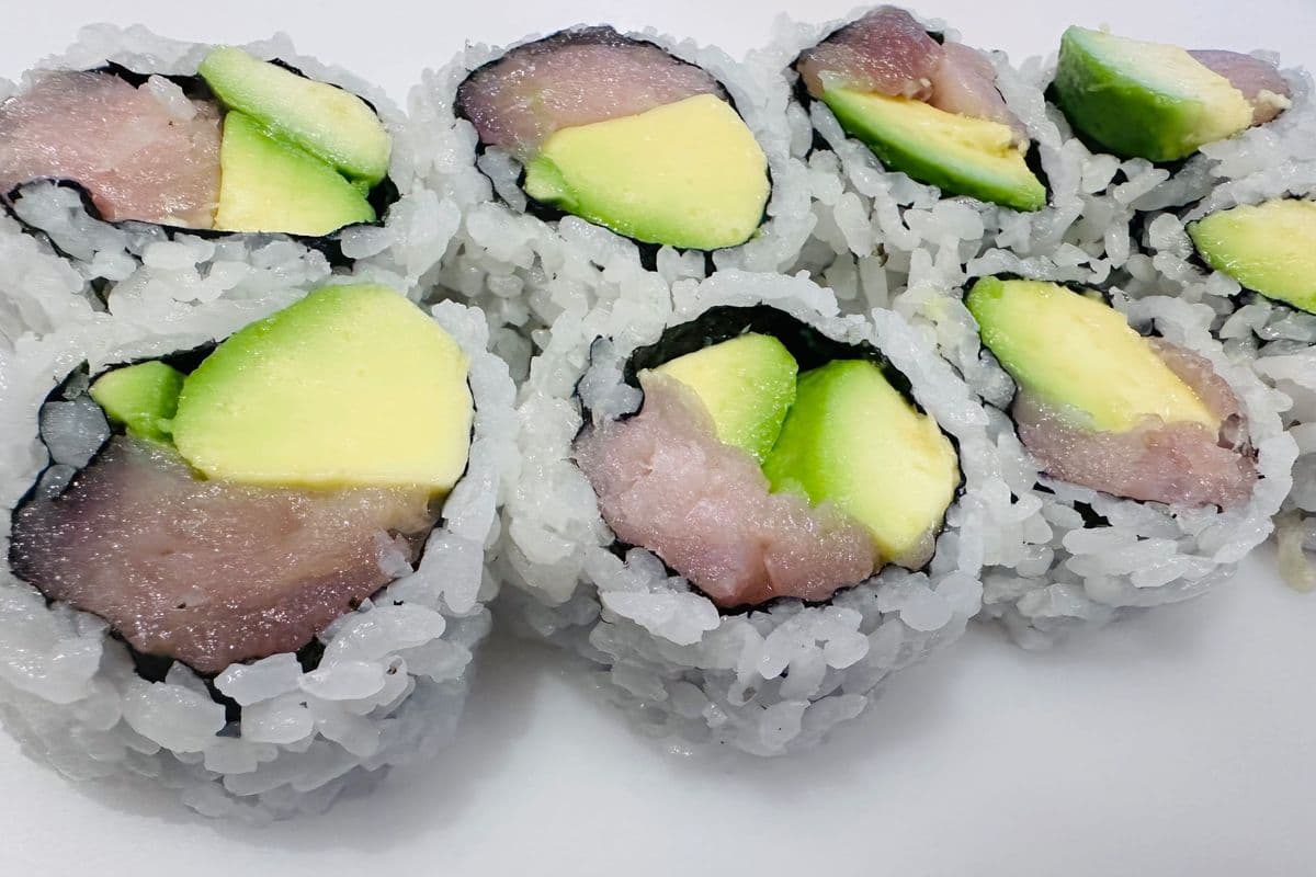 G13.Tuna Avocado Roll (8 pcs)