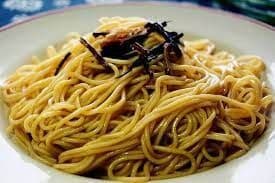 Noodles Mixed with Scallion, Oil, and Soy Sauce 开洋葱油拌面
