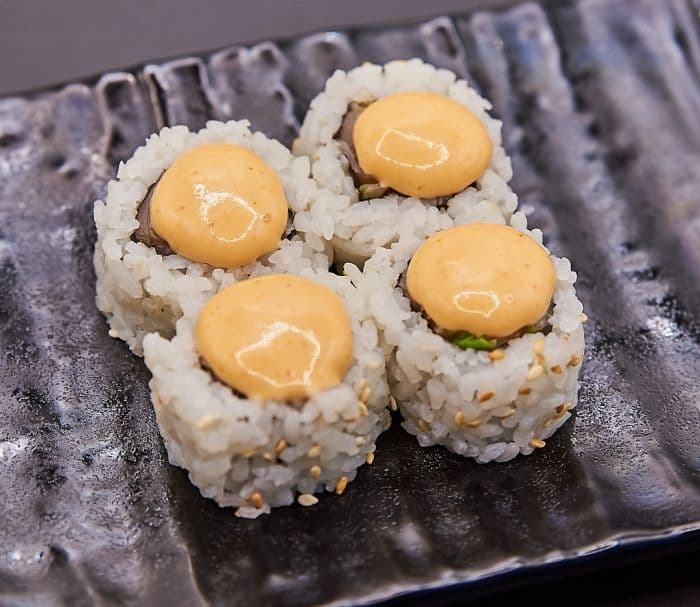 Volcano Roll (4 pcs)