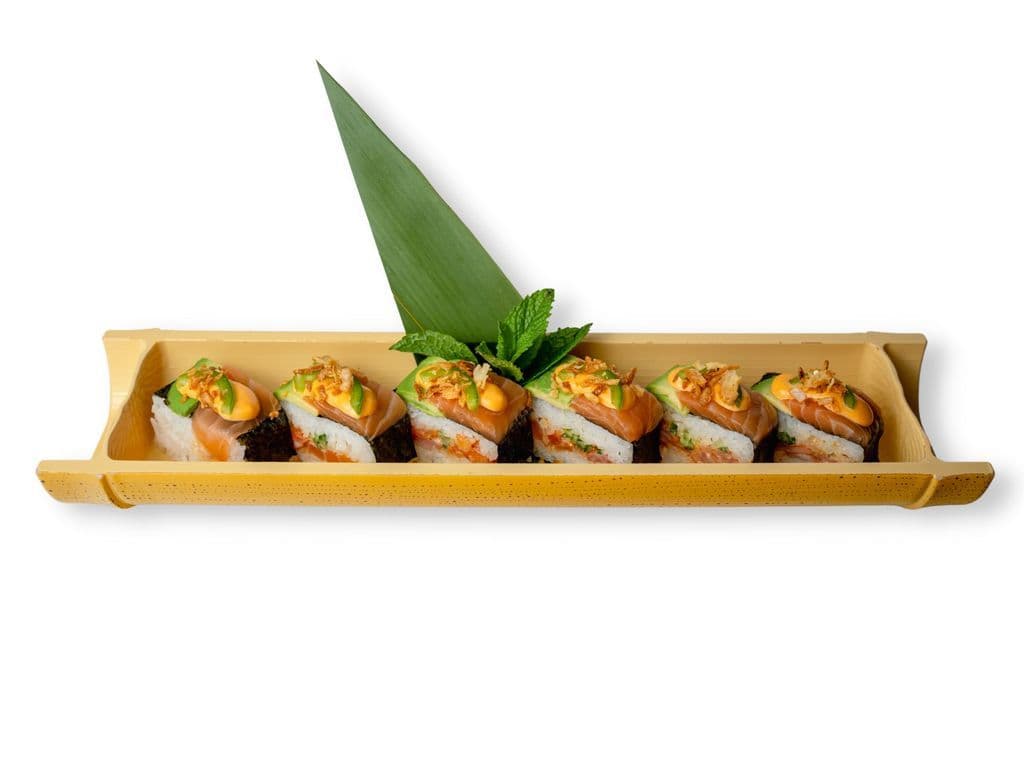 Spicy Salmon Oshi Sushi (6pcs)