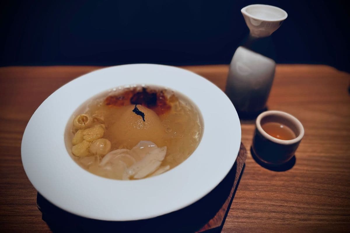 白茶炖秋梨(Stewed Autumn Pear in White Tea)