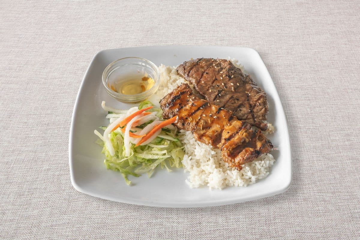 R4. Riz avec poulet et boeuf grillé / Rice with Grilled Chicken and Beef