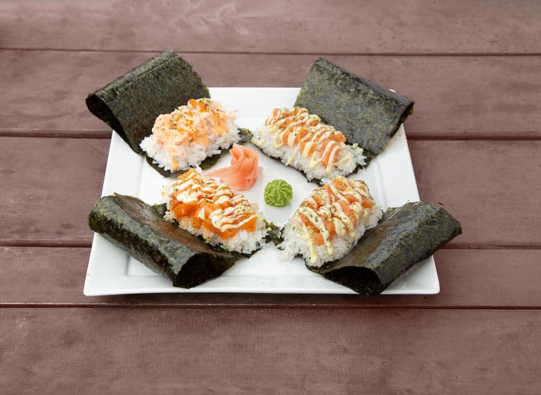 SMOKED AVO HAND ROLL