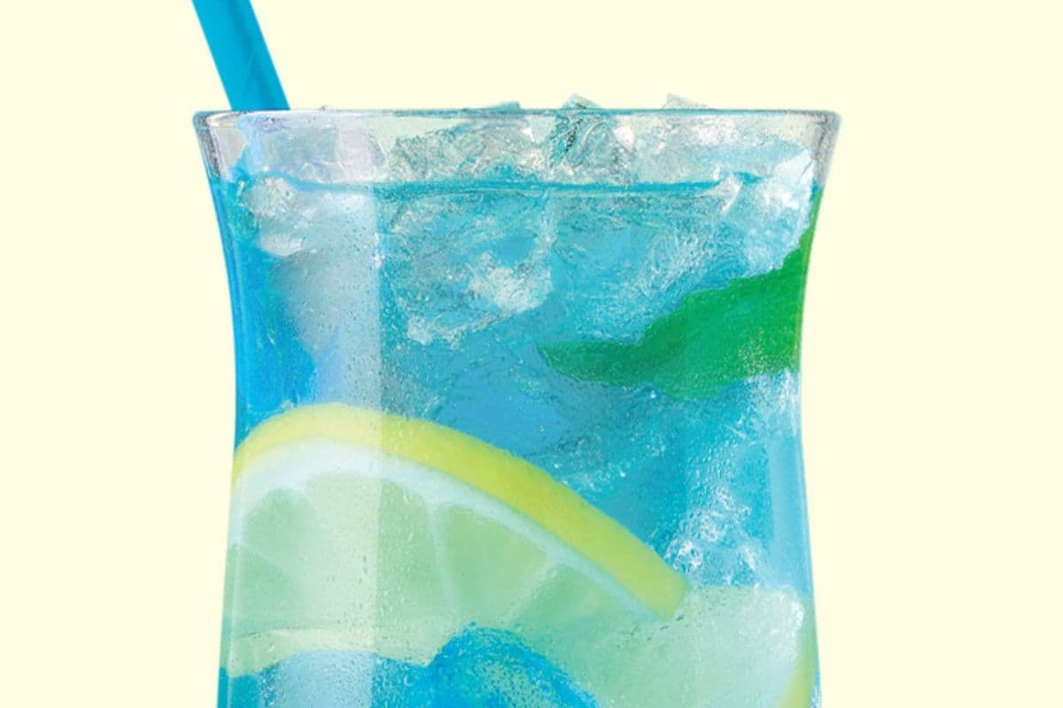 Blue Raspberry refresher (50-60 Cals.)