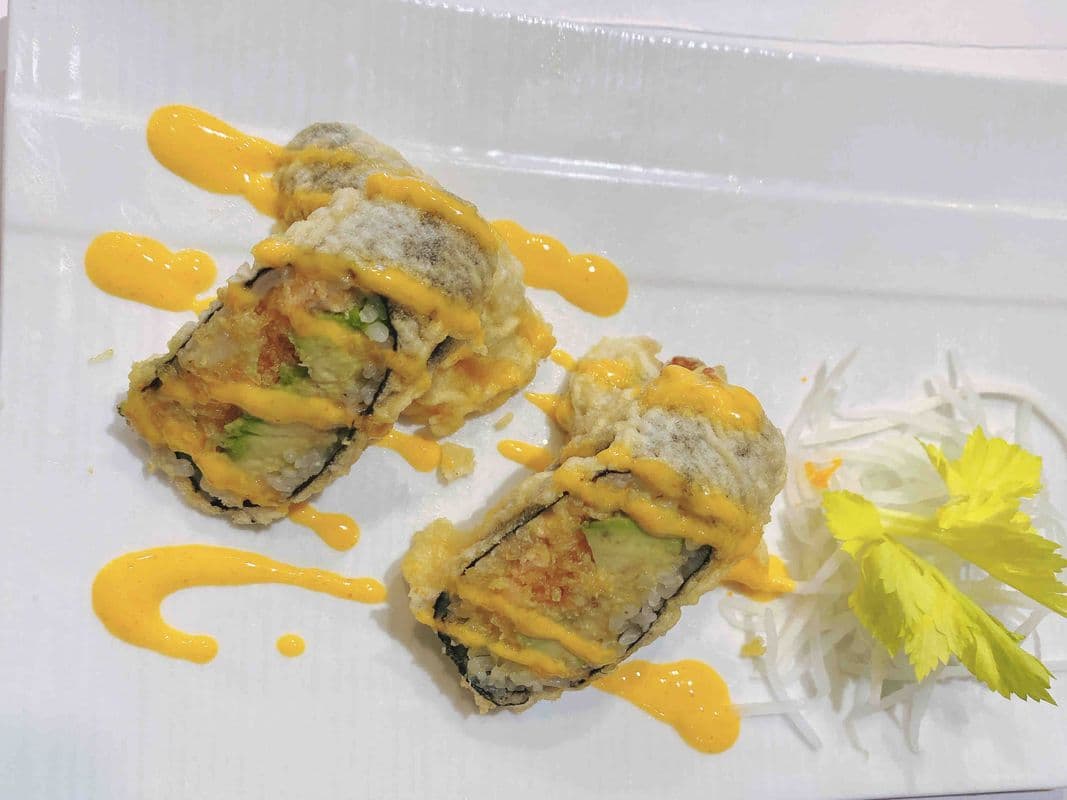 Special Roll (8 Pieces) R4 Rouleau Spécial (8 Morceaux)
