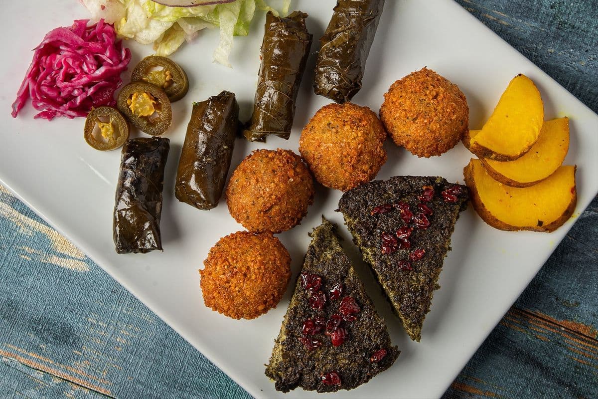 Vegetarian Plate بشقاب سبزیجات